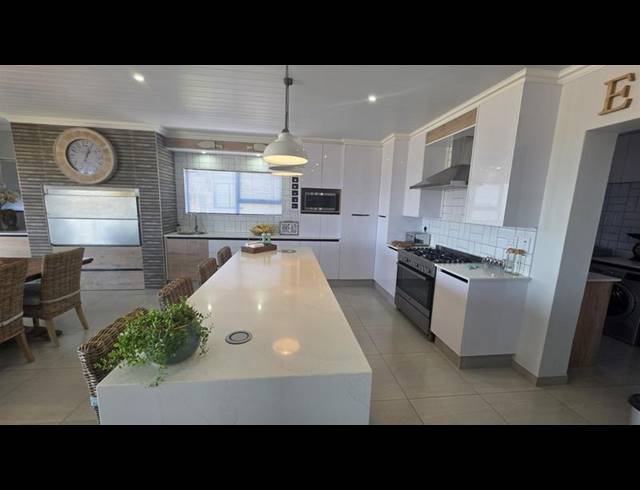 5 BEDROOM HOUSE FOR SALE IN MONTE CHRISTO